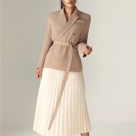 Aliava Gloriette Belted Double-Breasted Crepe Blazer — Size M - Picture 2 of 8